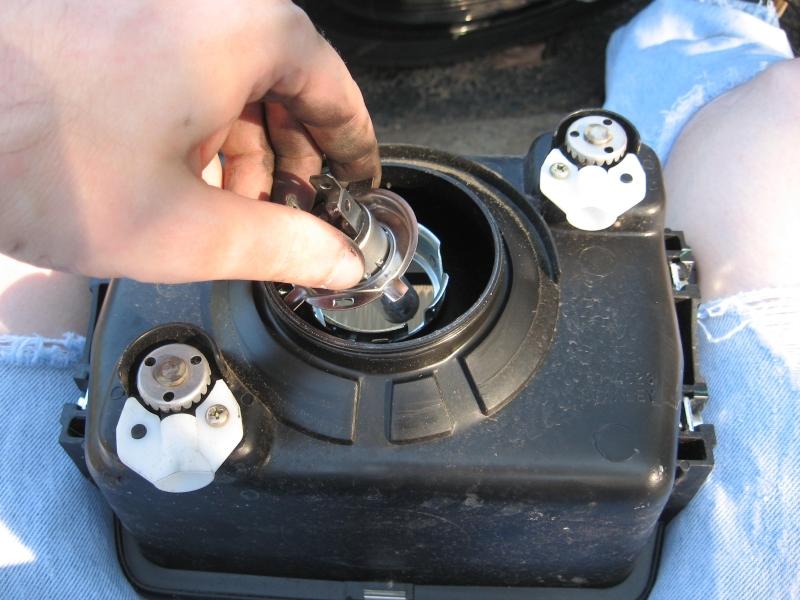 File:Headlight remove bulb.jpg